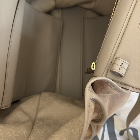 MaxMara Jito Shopper in Taupe Leather and Suede. Max Mara - Picture 6 of 10